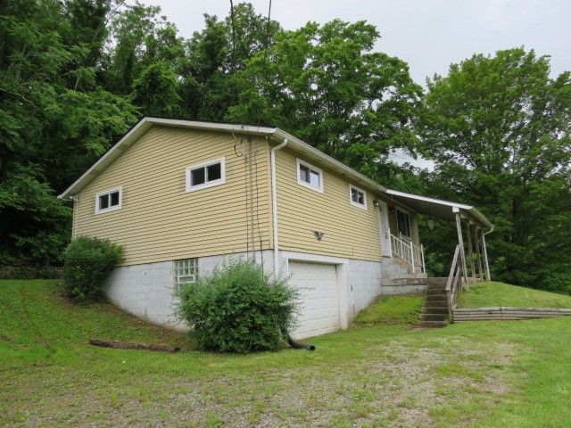 21 Daisytown Rd, W Pike Run Twp, PA 15427