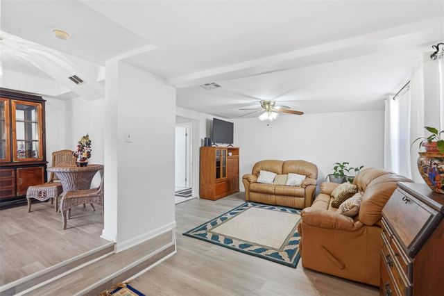 8061 49TH AVENUE N, St Petersburg, FL 33709