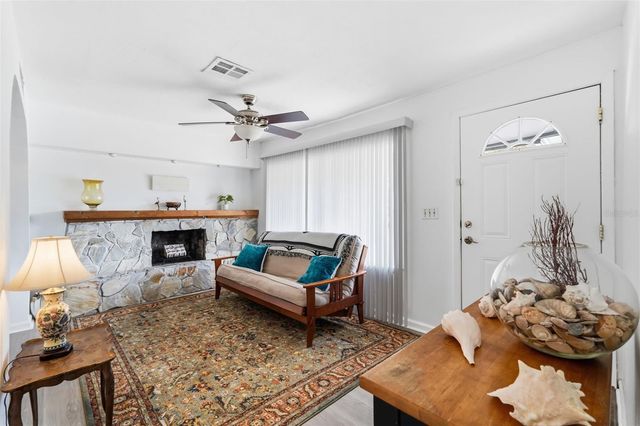 8061 49TH AVENUE N, St Petersburg, FL 33709