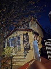 90 53 Francis Lewis Blvd, Hollis, NY 11434