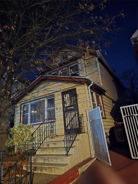 90 53 Francis Lewis Blvd, Hollis, NY 11434