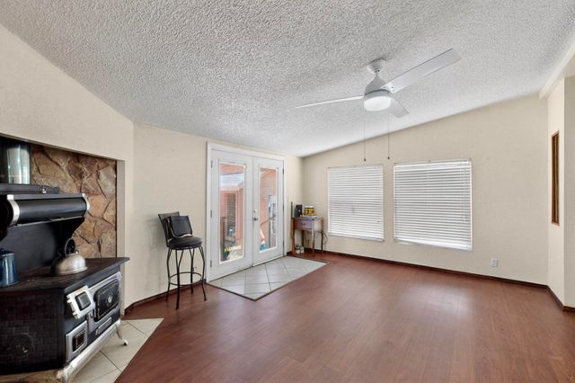 6916 RAY Lane SW, Albuquerque, NM 87121