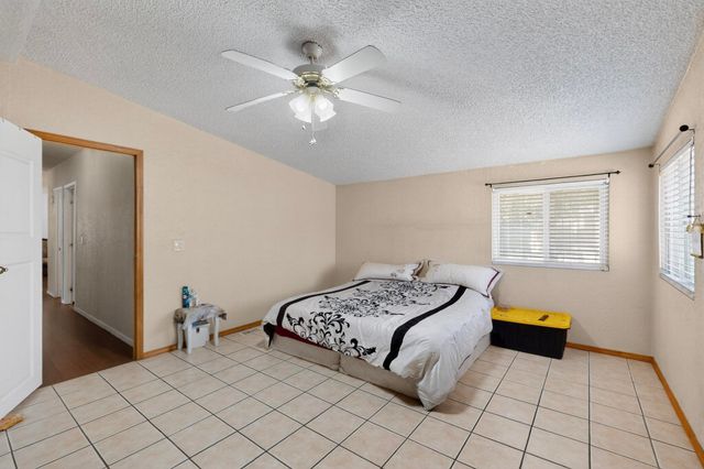 6916 RAY Lane SW, Albuquerque, NM 87121