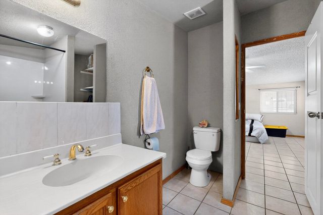 6916 RAY Lane SW, Albuquerque, NM 87121