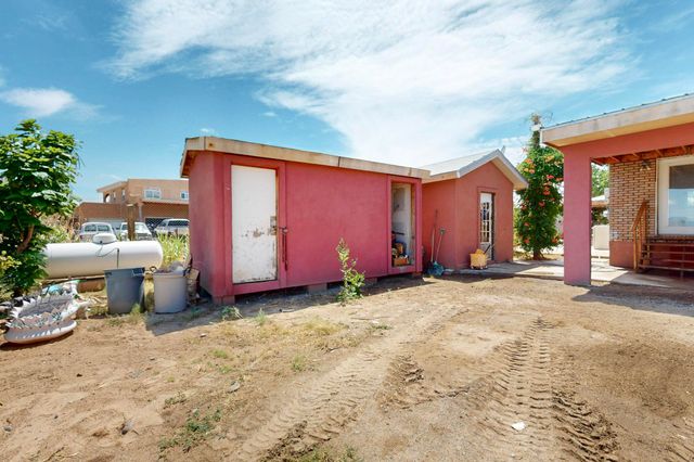 6916 RAY Lane SW, Albuquerque, NM 87121
