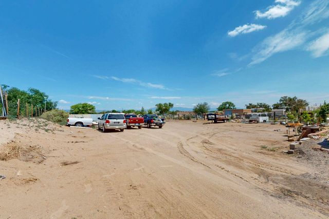 6916 RAY Lane SW, Albuquerque, NM 87121