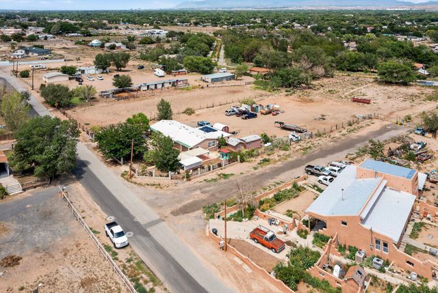 6916 RAY Lane SW, Albuquerque, NM 87121