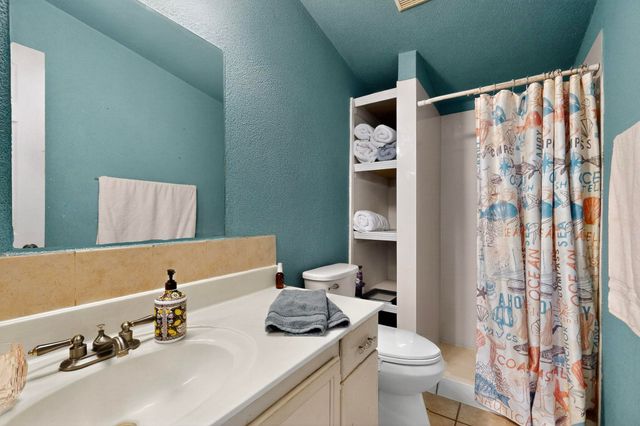 6916 RAY Lane SW, Albuquerque, NM 87121