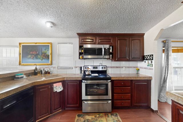 6916 RAY Lane SW, Albuquerque, NM 87121