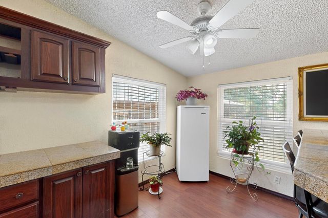 6916 RAY Lane SW, Albuquerque, NM 87121