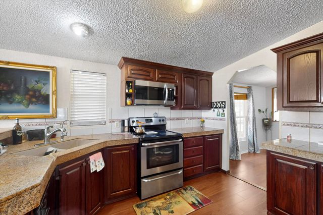 6916 RAY Lane SW, Albuquerque, NM 87121