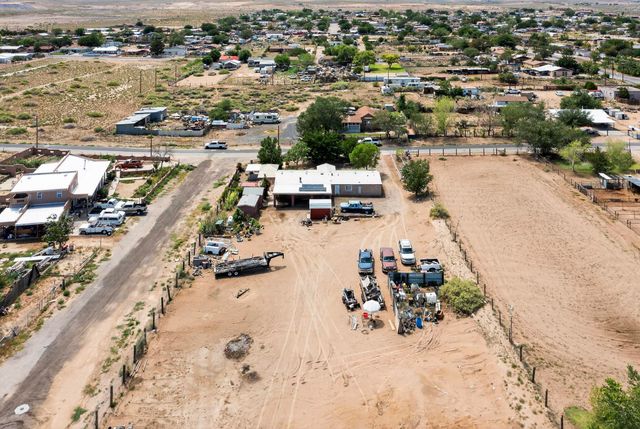 6916 RAY Lane SW, Albuquerque, NM 87121