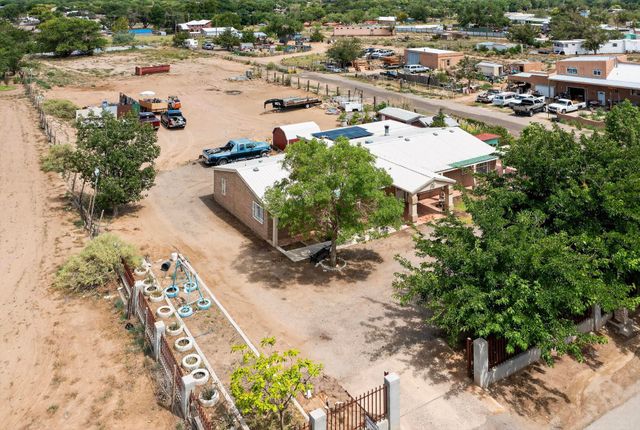 6916 RAY Lane SW, Albuquerque, NM 87121