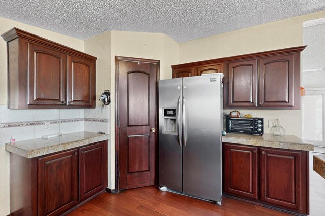 6916 RAY Lane SW, Albuquerque, NM 87121