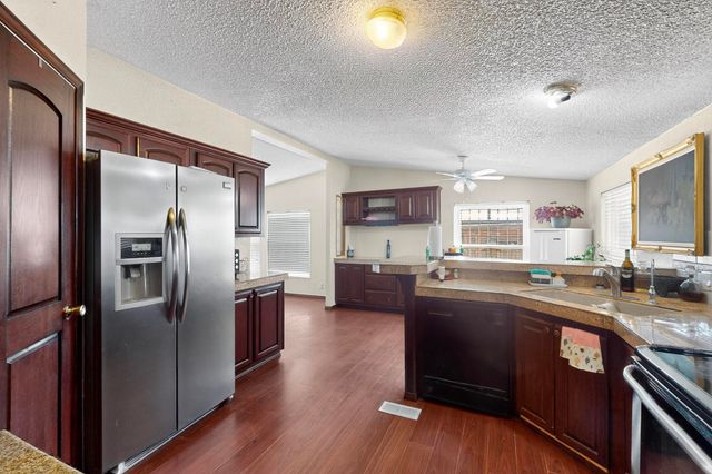 6916 RAY Lane SW, Albuquerque, NM 87121