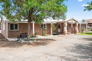 6916 RAY Lane SW, Albuquerque, NM 87121