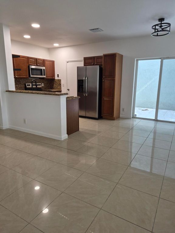 5920 S Golden Beauty Lane, Tamarac, FL 33321