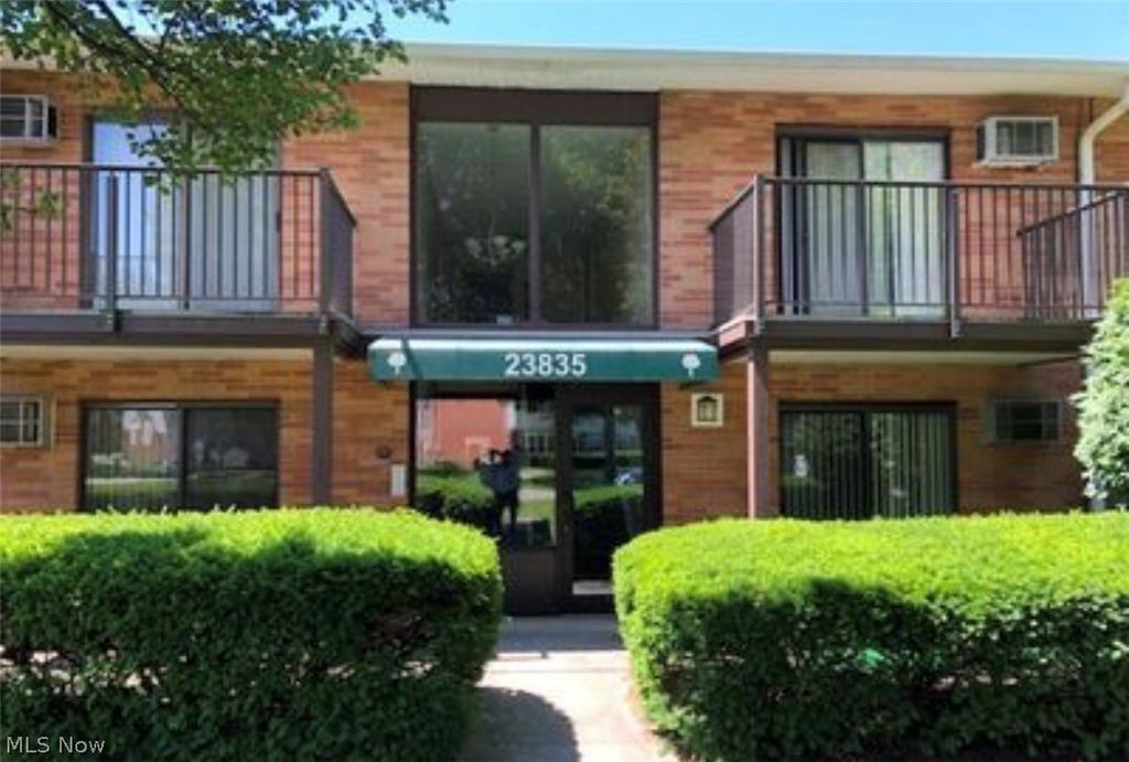 23835 David Drive 207, North Olmsted, OH 44070