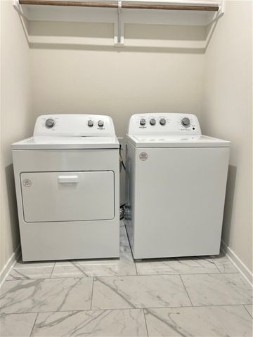 4825 W Triangle Street, Fayetteville, AR 72704