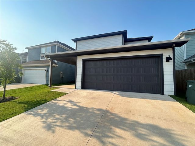 4825 W Triangle Street, Fayetteville, AR 72704