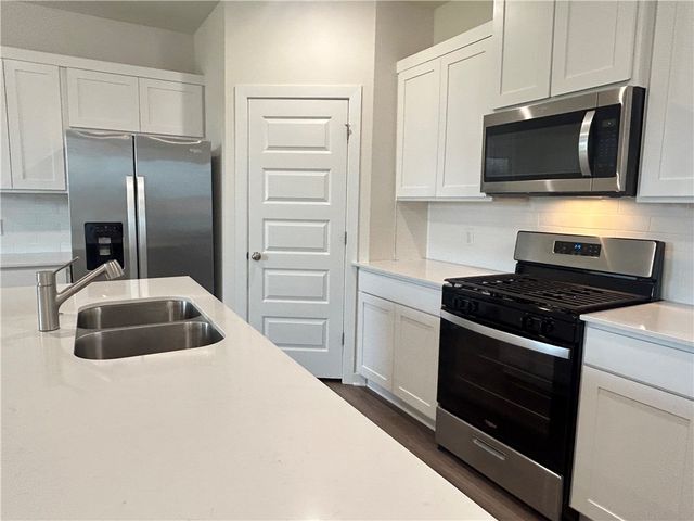 4825 W Triangle Street, Fayetteville, AR 72704