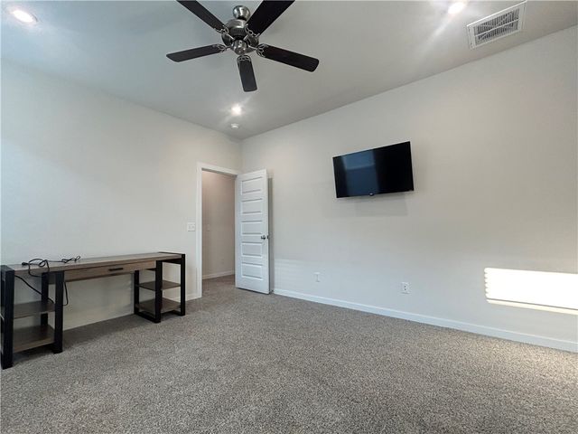 4825 W Triangle Street, Fayetteville, AR 72704