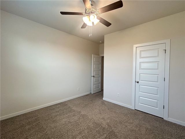 4825 W Triangle Street, Fayetteville, AR 72704