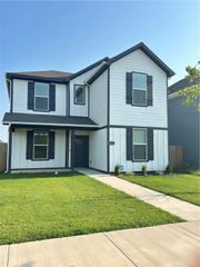 4825 W Triangle Street, Fayetteville, AR 72704