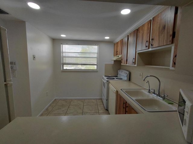 6850 Royal Palm Boulevard 211g, Margate, FL 33063