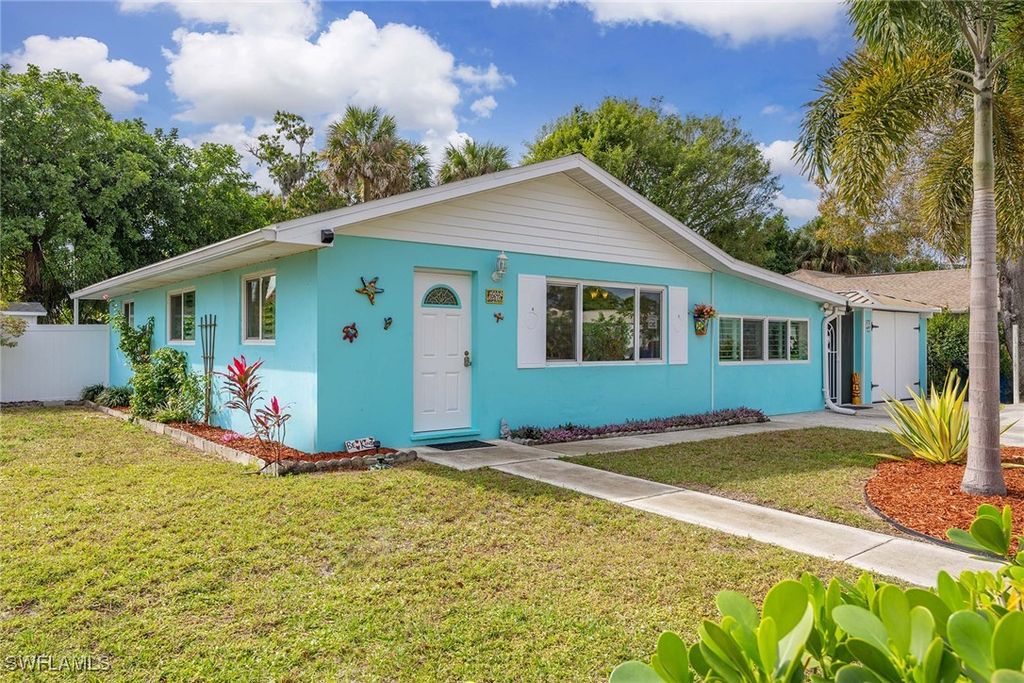 10690 Crockett ST, Bonita Springs, FL 34135