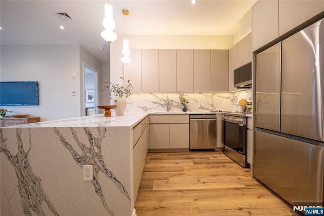 1722 Springfield 302, Maplewood, NJ 07040