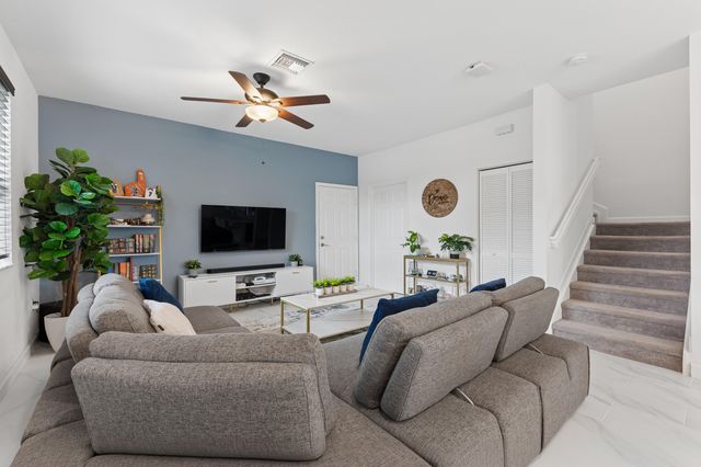 4622 Belgian Lane, Davie, FL 33314