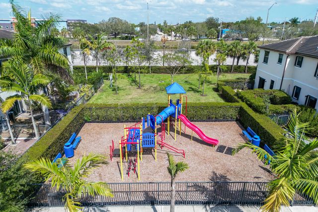 4622 Belgian Lane, Davie, FL 33314