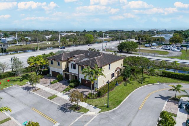 4622 Belgian Lane, Davie, FL 33314