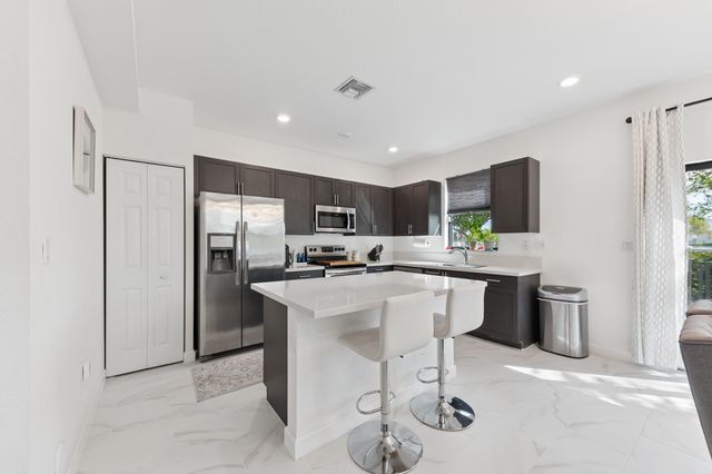 4622 Belgian Lane, Davie, FL 33314