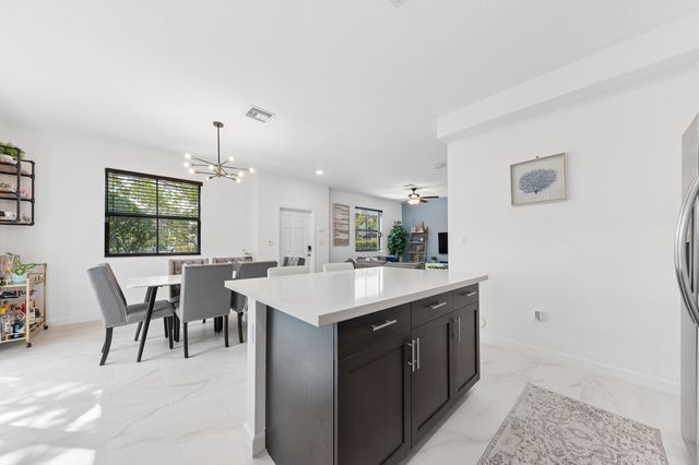 4622 Belgian Lane, Davie, FL 33314