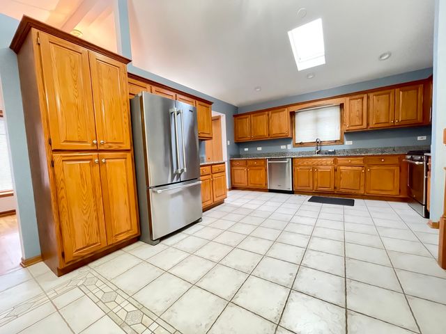 7051 W 64th Place, Chicago, IL 60638