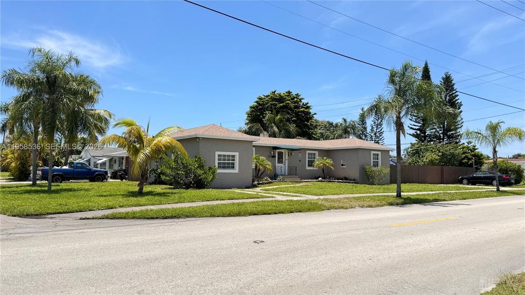 1825 N 24th Avenue, Hollywood, FL 33020