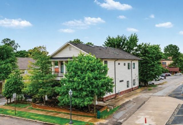20 E Spring Street, Fayetteville, AR 72701