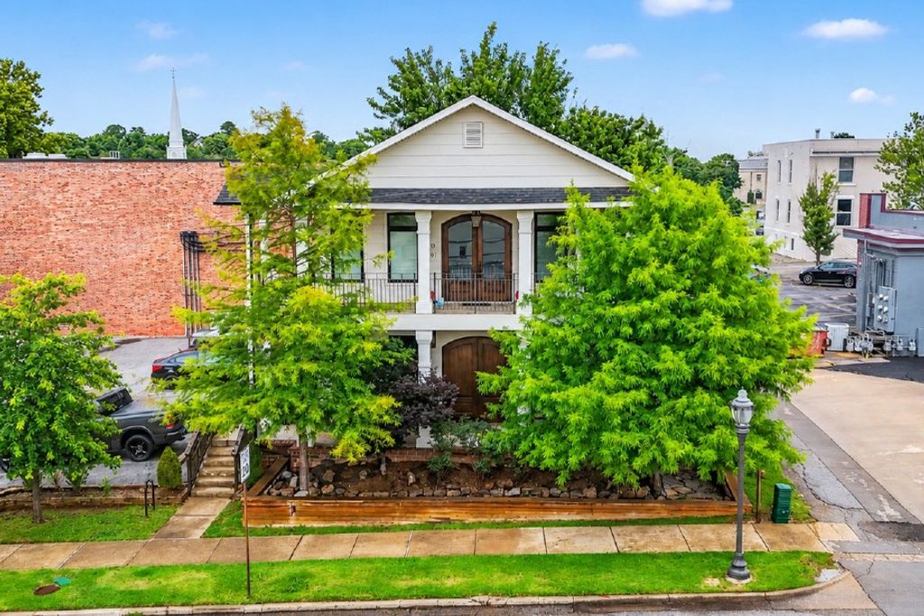 20 E Spring Street, Fayetteville, AR 72701