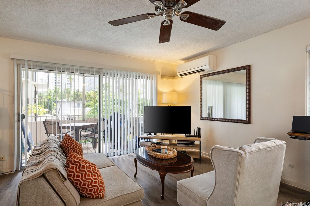 411 Kaiolu Street 302, Honolulu, HI 96815