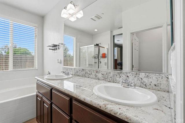 637 Melbourne Way, Lemoore, CA 93245