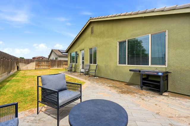 637 Melbourne Way, Lemoore, CA 93245
