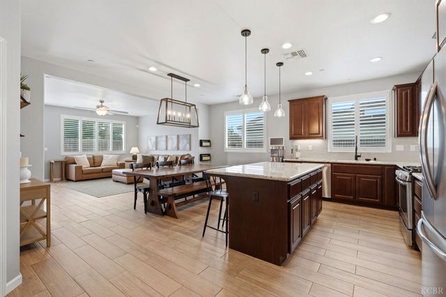 637 Melbourne Way, Lemoore, CA 93245