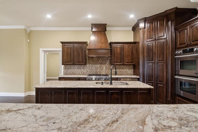 127 Lake Valley Dr., Maumelle, AR 72113