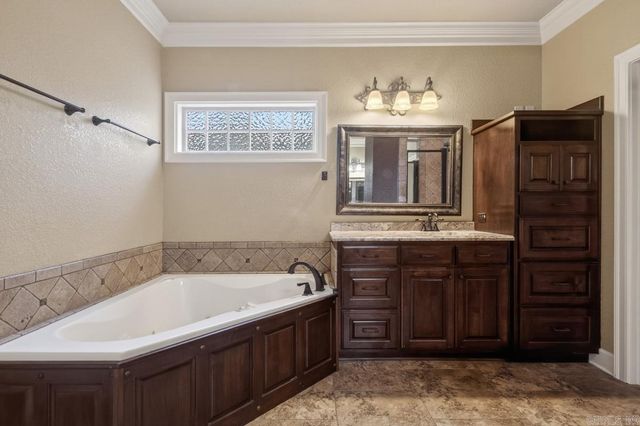 127 Lake Valley Dr., Maumelle, AR 72113