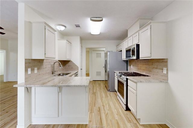 4506 Winchester Drive, Bryan, TX 77802