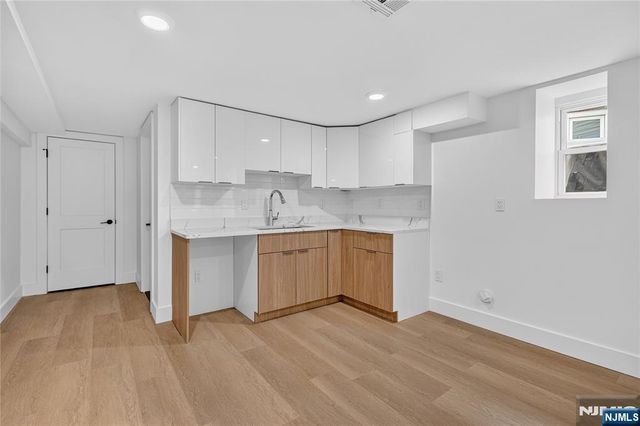 46 Hudson Avenue A, Edgewater, NJ 07020