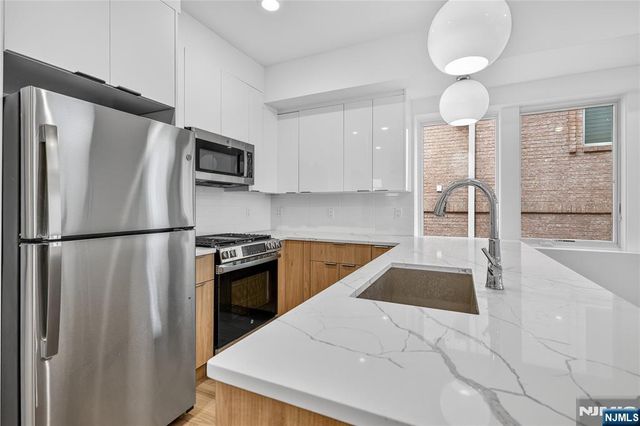 46 Hudson Avenue A, Edgewater, NJ 07020