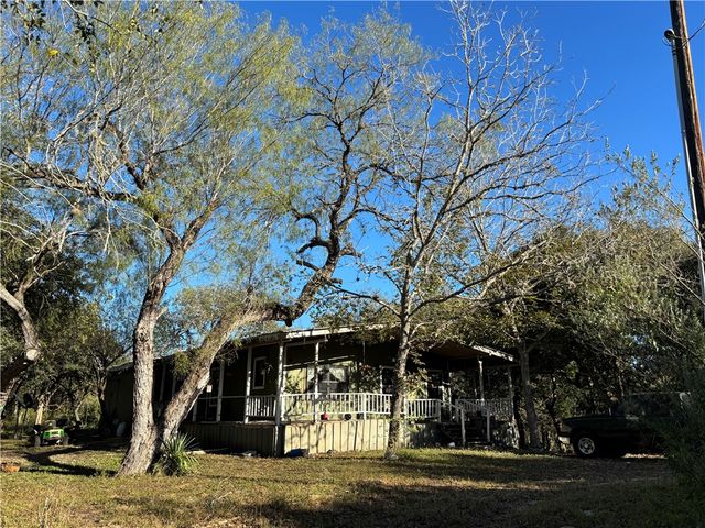 2168 River Oaks, Skidmore, TX 78389